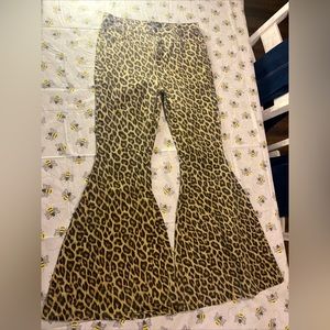 JUDY BLUE Super Flare Bell Bottoms 15/32 Leopard print women’s Jeans